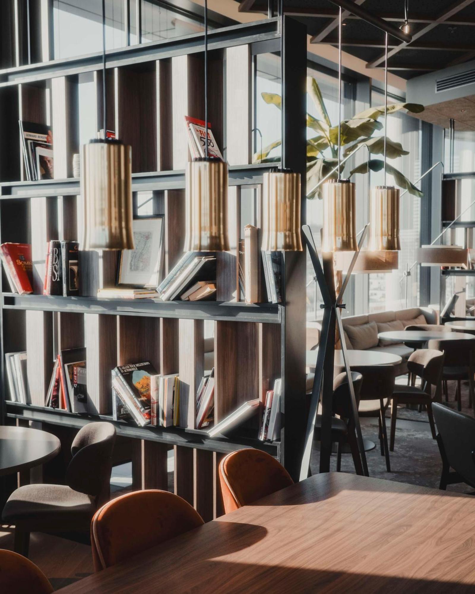 Radisson Blu Hotel At Porsche Design Tower 슈투트가르트 외부 사진