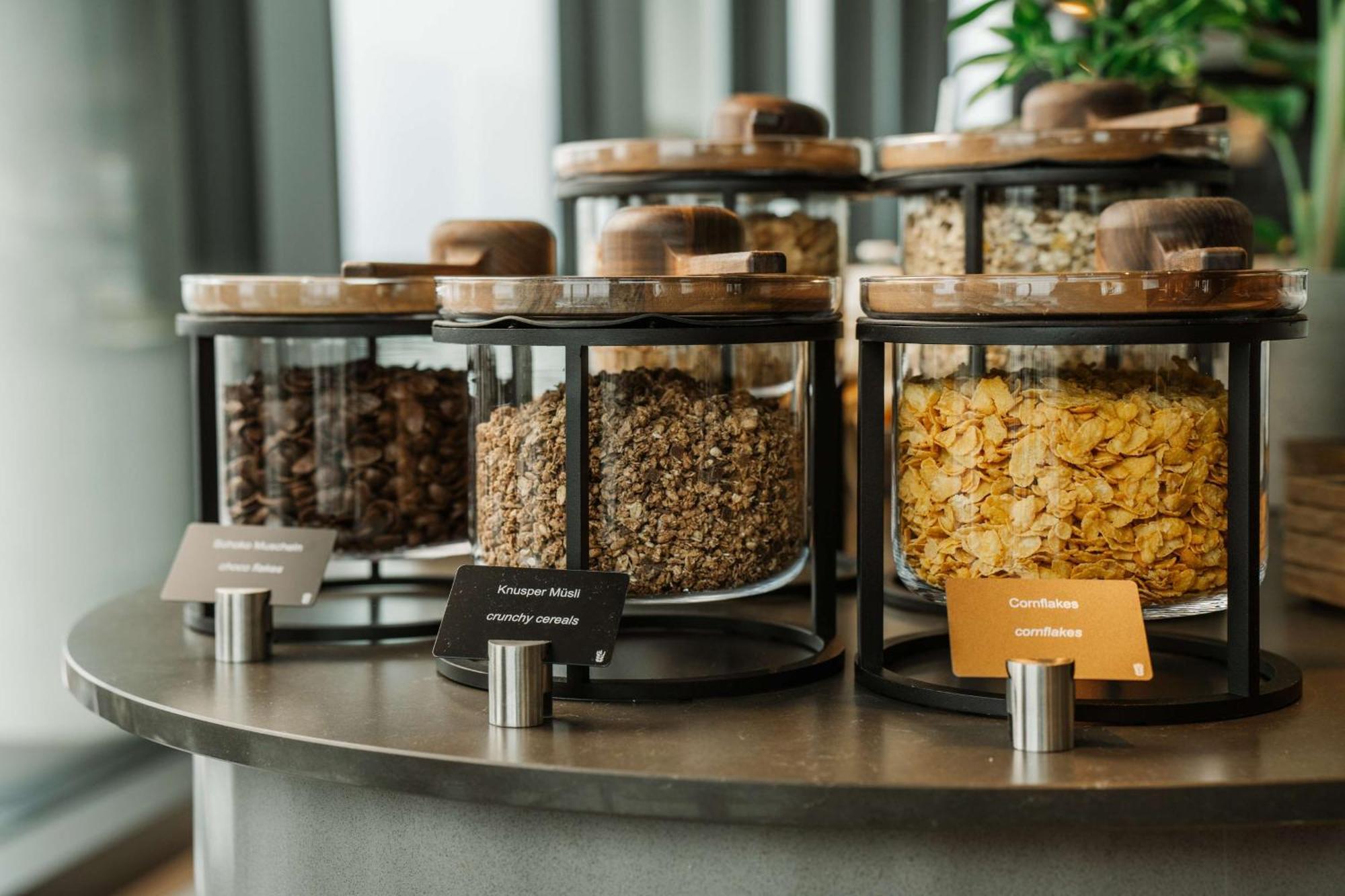 Radisson Blu Hotel At Porsche Design Tower 슈투트가르트 외부 사진