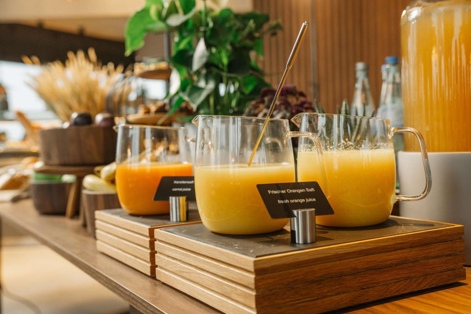 Radisson Blu Hotel At Porsche Design Tower 슈투트가르트 외부 사진