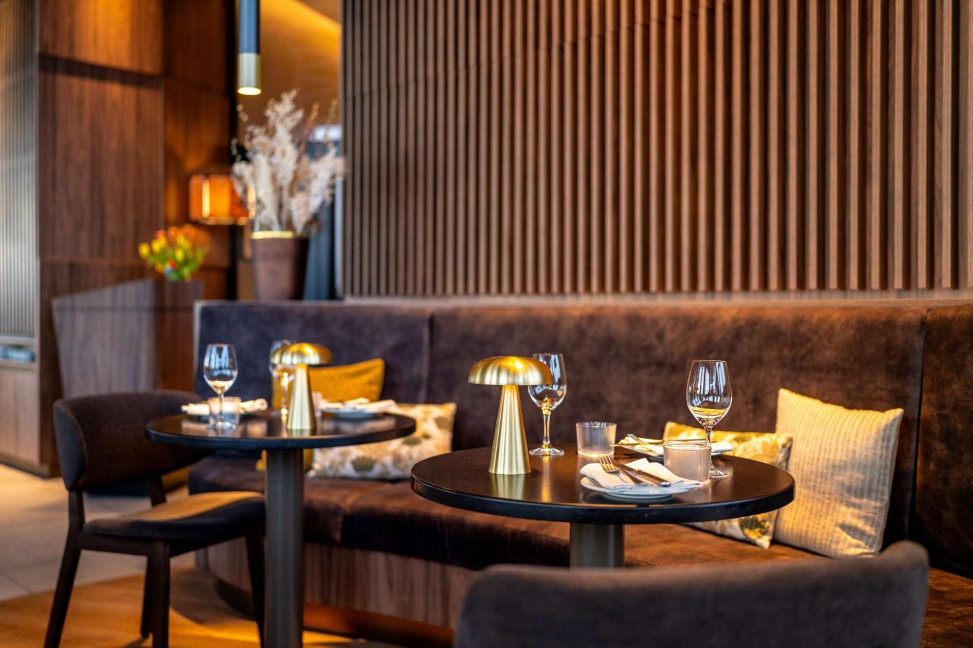 Radisson Blu Hotel At Porsche Design Tower 슈투트가르트 외부 사진