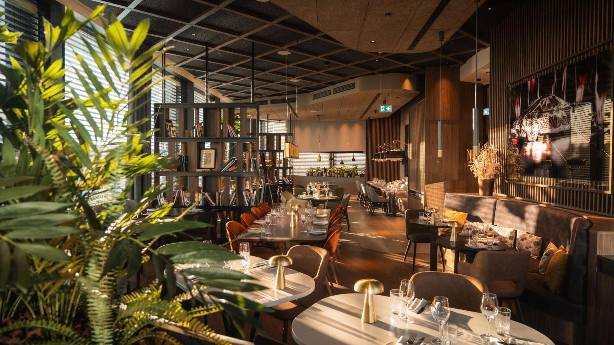 Radisson Blu Hotel At Porsche Design Tower 슈투트가르트 외부 사진