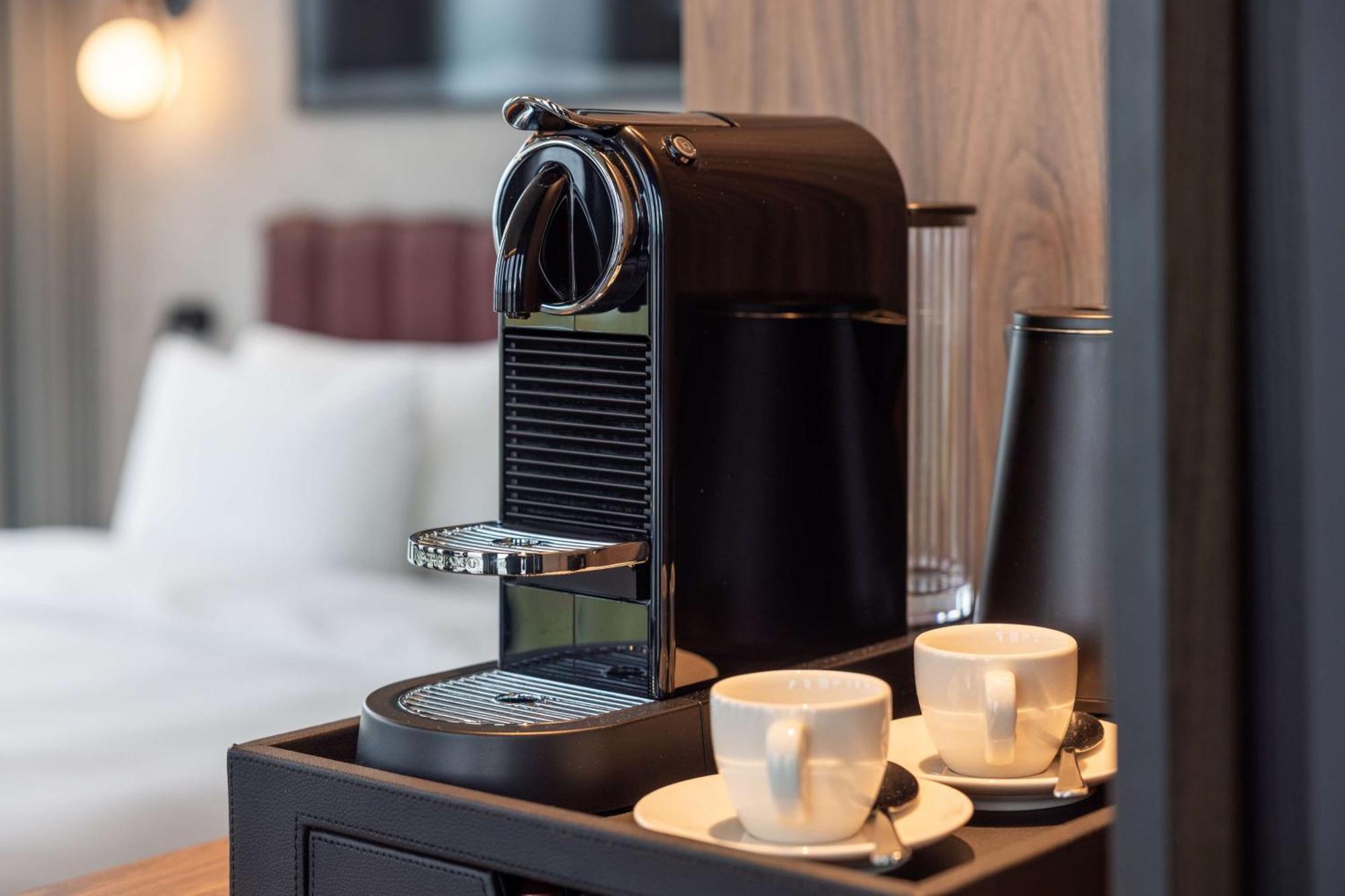 Radisson Blu Hotel At Porsche Design Tower 슈투트가르트 외부 사진