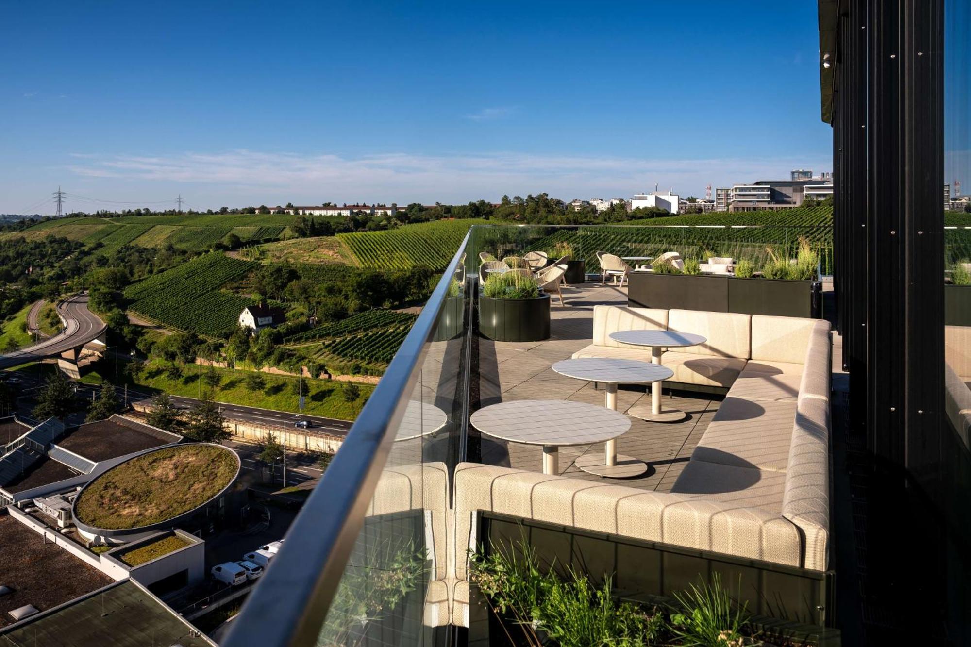 Radisson Blu Hotel At Porsche Design Tower 슈투트가르트 외부 사진
