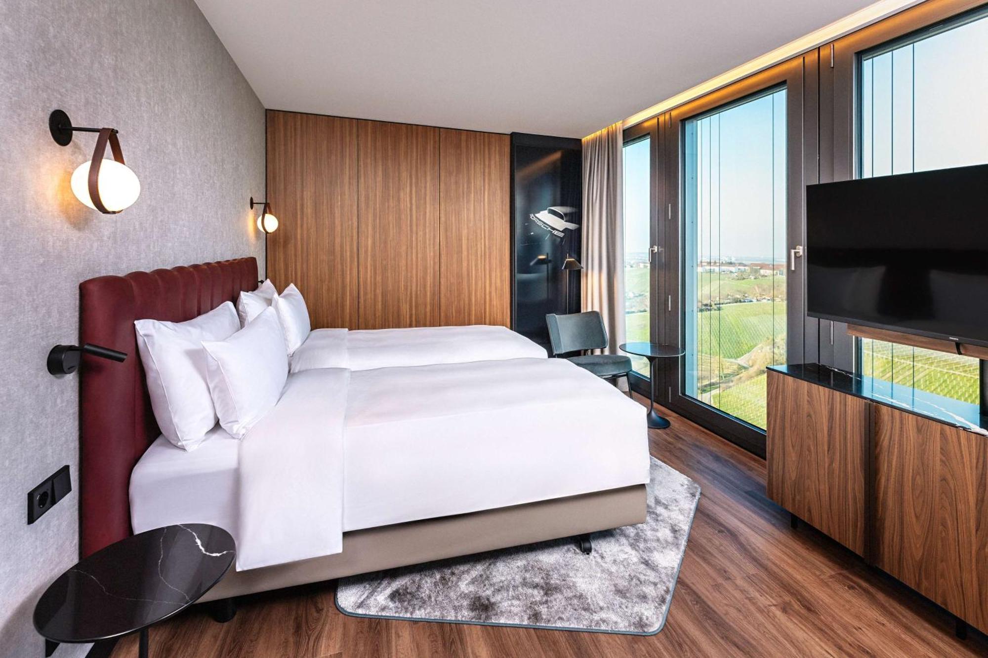 Radisson Blu Hotel At Porsche Design Tower 슈투트가르트 외부 사진