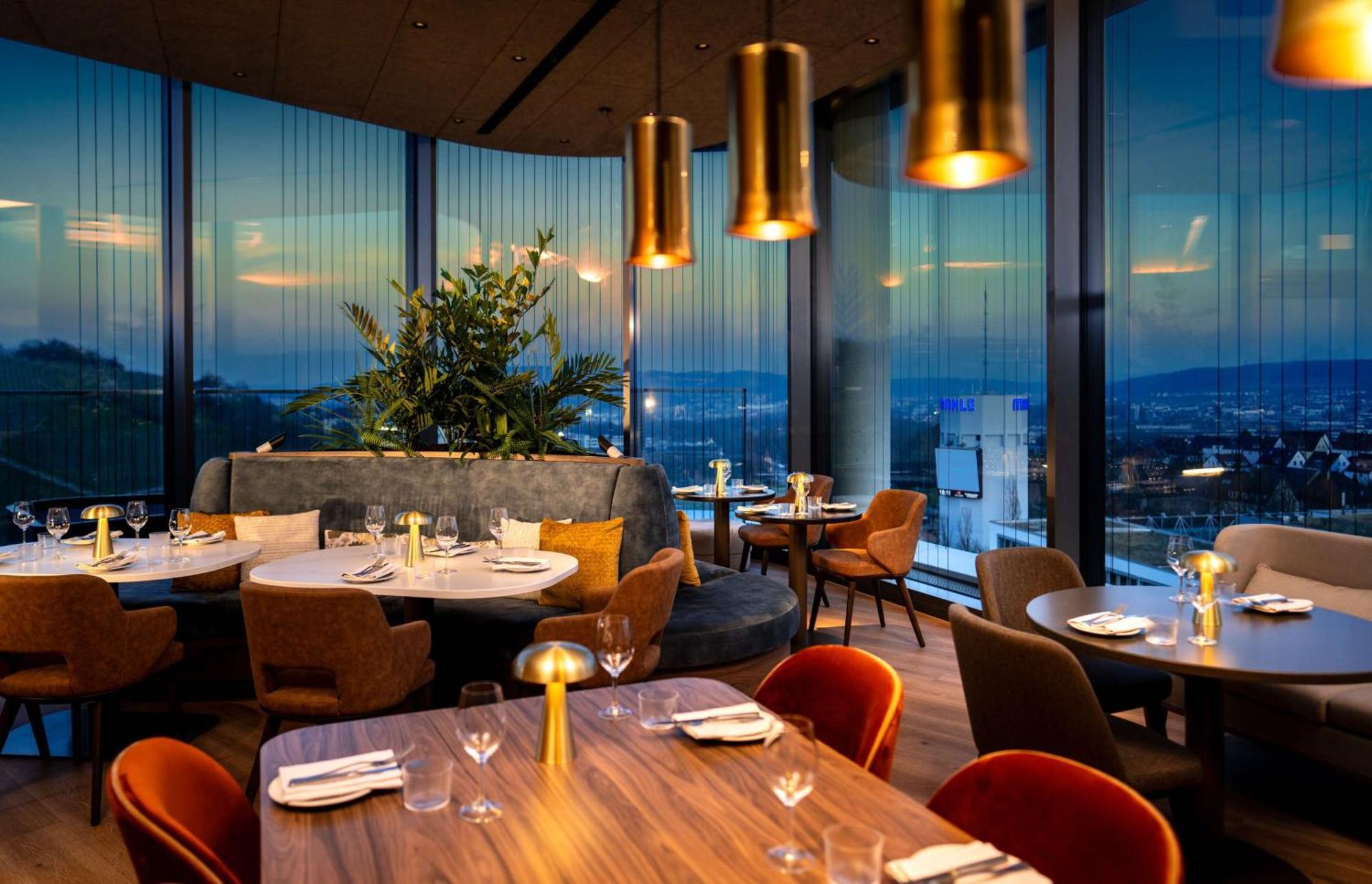 Radisson Blu Hotel At Porsche Design Tower 슈투트가르트 외부 사진