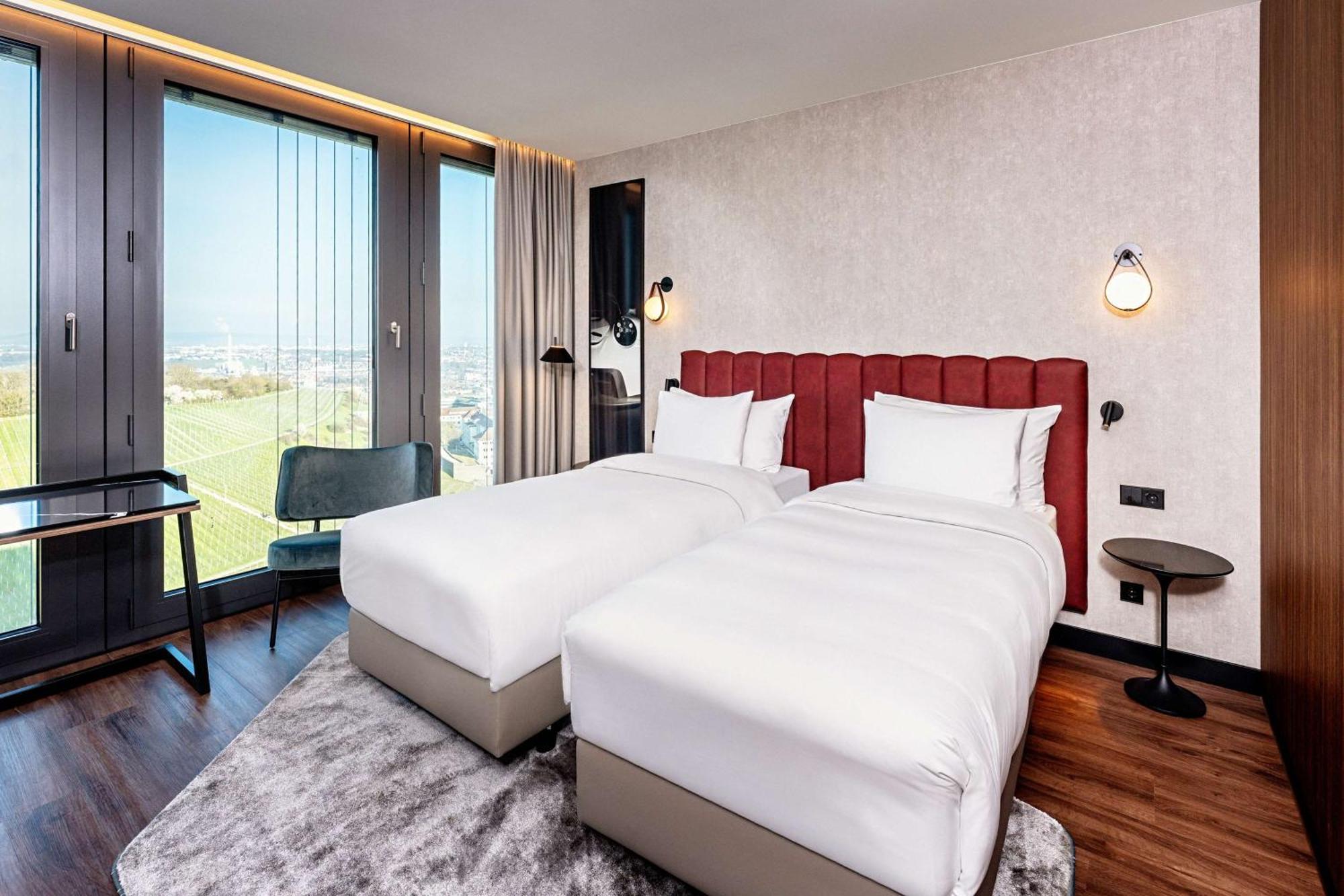 Radisson Blu Hotel At Porsche Design Tower 슈투트가르트 외부 사진