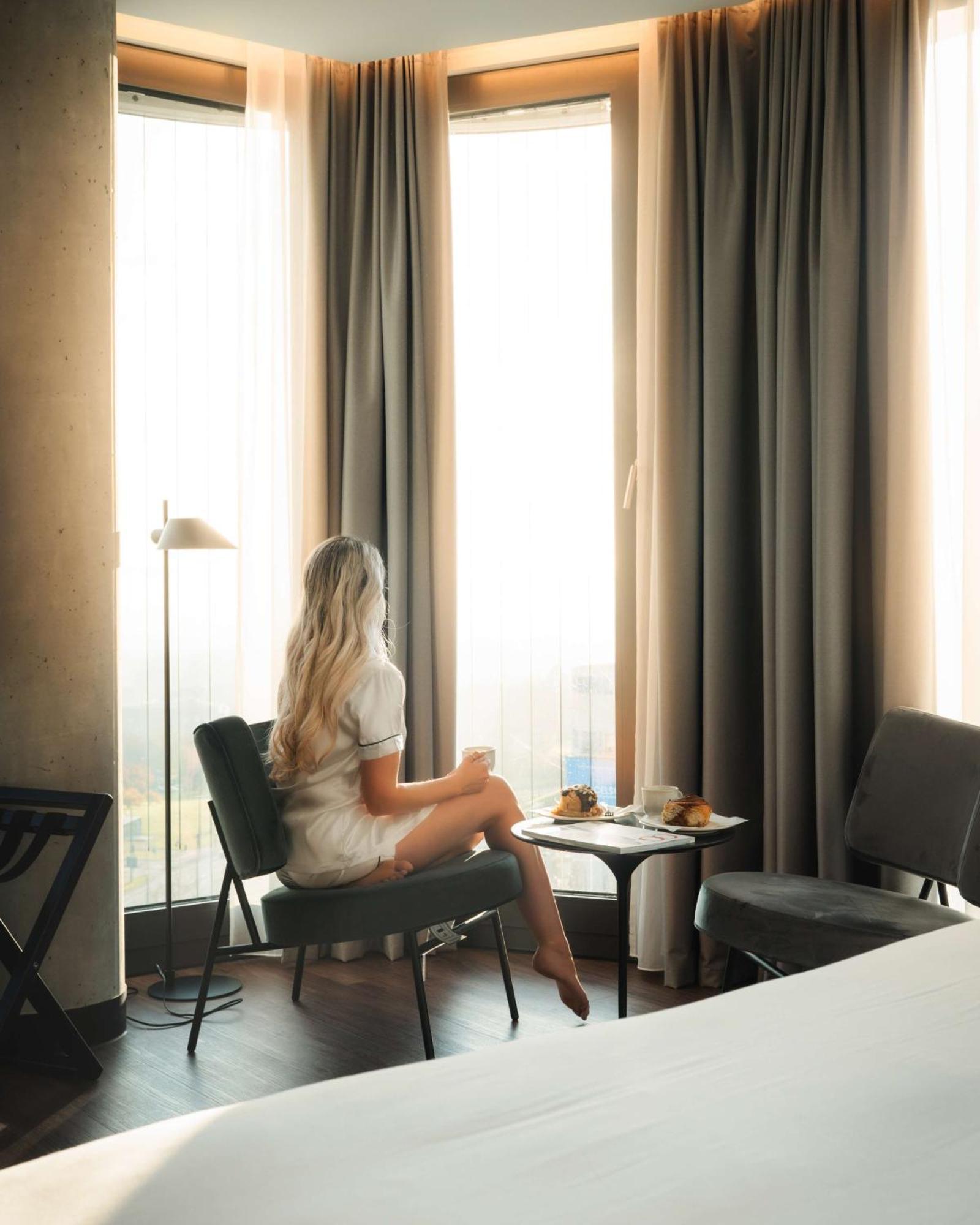 Radisson Blu Hotel At Porsche Design Tower 슈투트가르트 외부 사진
