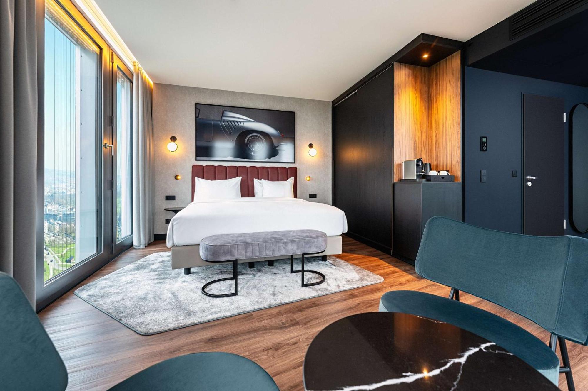 Radisson Blu Hotel At Porsche Design Tower 슈투트가르트 외부 사진
