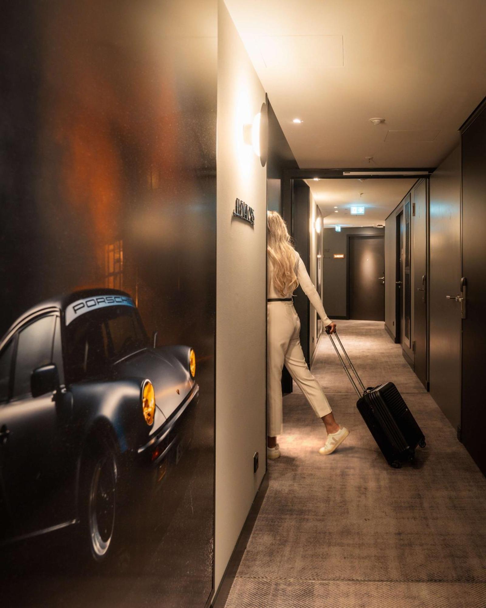 Radisson Blu Hotel At Porsche Design Tower 슈투트가르트 외부 사진