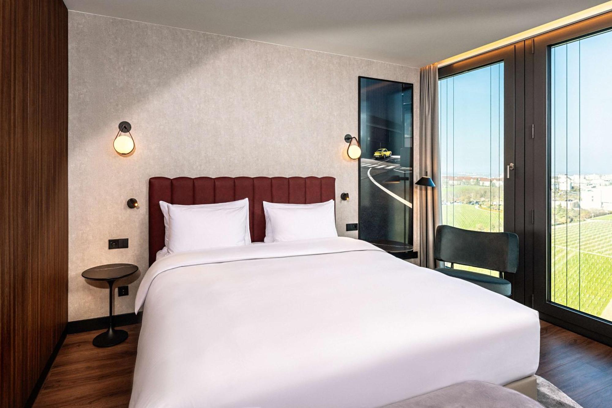 Radisson Blu Hotel At Porsche Design Tower 슈투트가르트 외부 사진